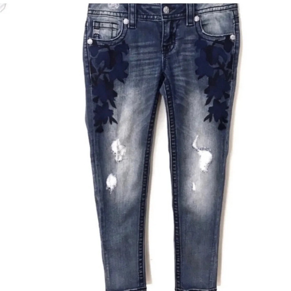 LAST CALL Miss Me Signature Ankle Skinny Jeans Women’s Size 26 Blue Embroidered - Picture 1 of 14